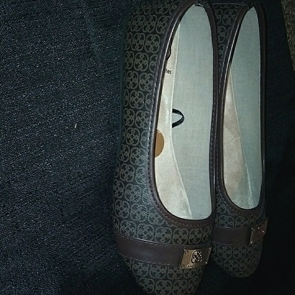 Flats - Picture 2 of 4